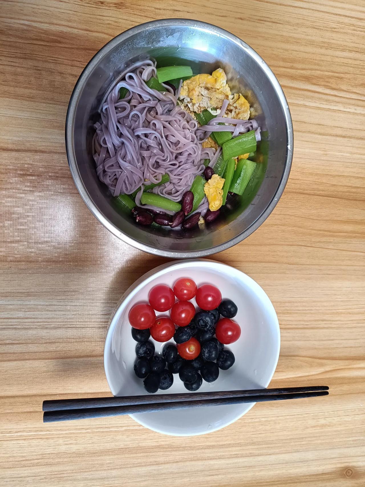 五颜六色的天然食材，造就一份简单的营养午餐！