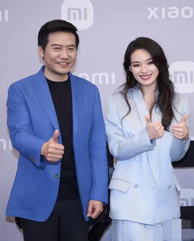 现在我最想不通的人就是雷军了，已经56周岁的他，大肚腩、秃顶、老态龙钟这些中