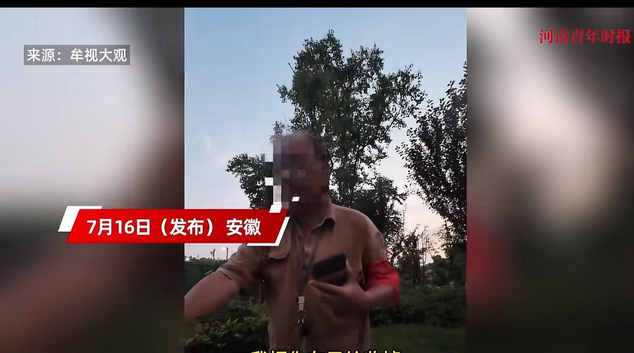 太过分了，是谁给他的权利！8岁的小男孩暑假去公园卖冰棍挣点零花钱，却被一个戴着