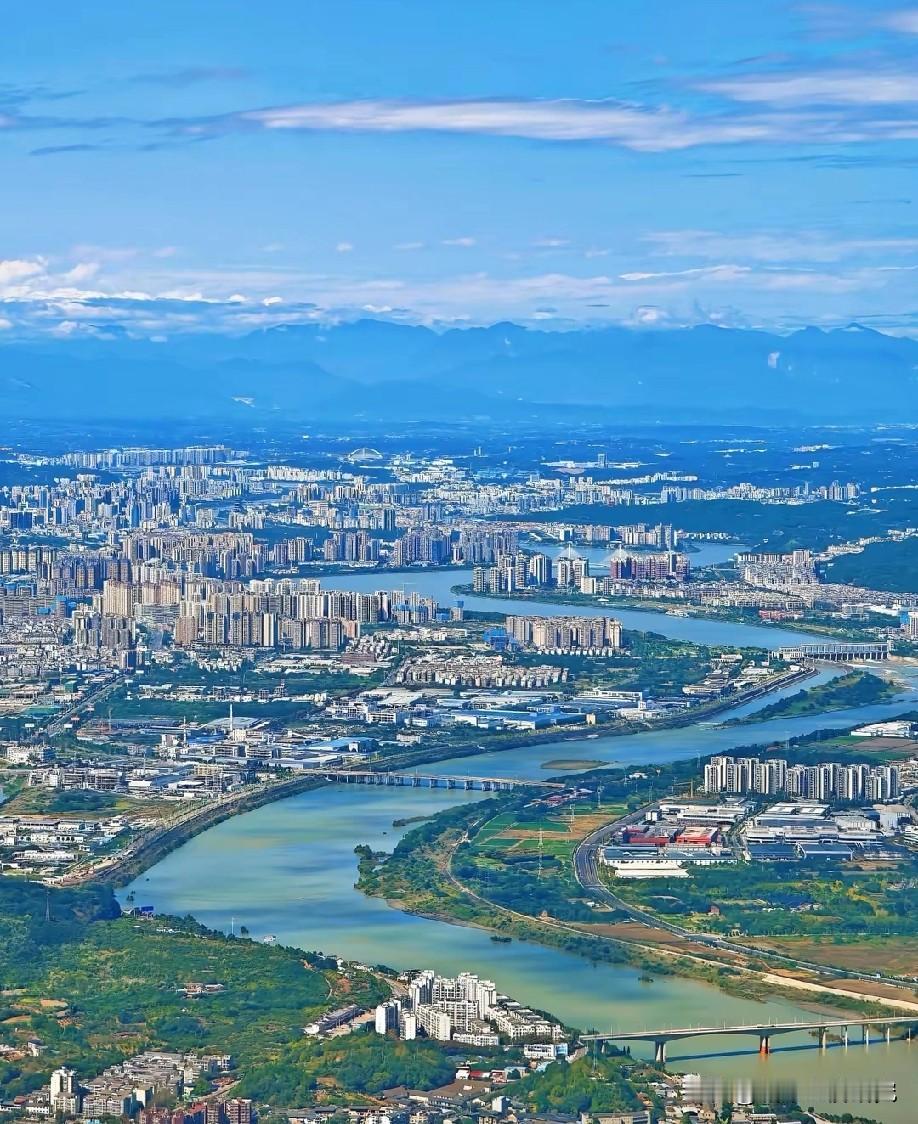中国城镇化率何时才能够达到发达国家城镇化率水平呢？2025年我国城镇化率已经达到