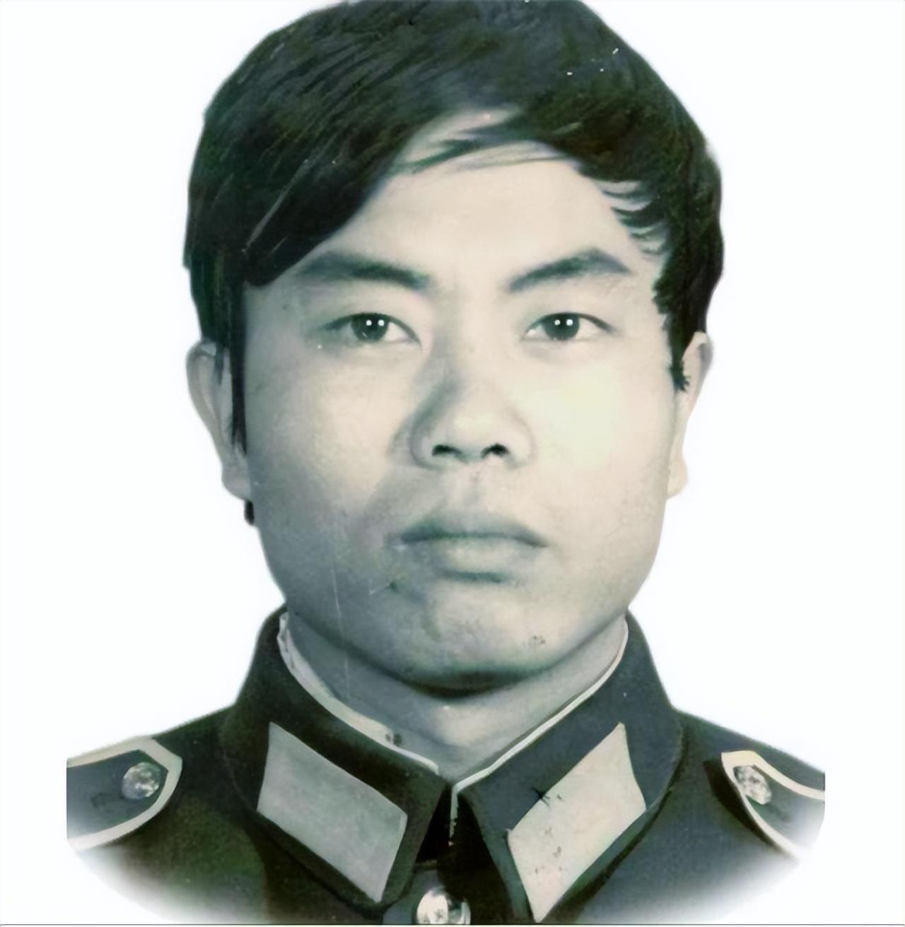 1987年，一缉毒民警以回族老板身份打入毒贩内部，吃饭时，毒贩突然夹起一