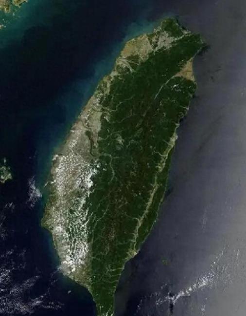 统一台湾后，很难“港澳化”了！很多人以为驻军只是象征性的存在，实际上，军事专家给