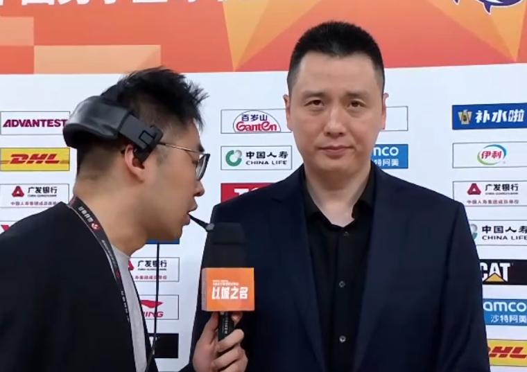 上海男篮大胜四川男篮40分的赛后采访，主教练卢伟说道：“这场比赛轮休弗格、怀特塞