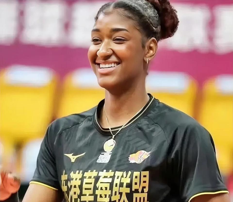 天津女排喜迎“悍将”，多米尼加的小马丁内兹下赛将加盟天津队，携手李盈莹、王媛媛，