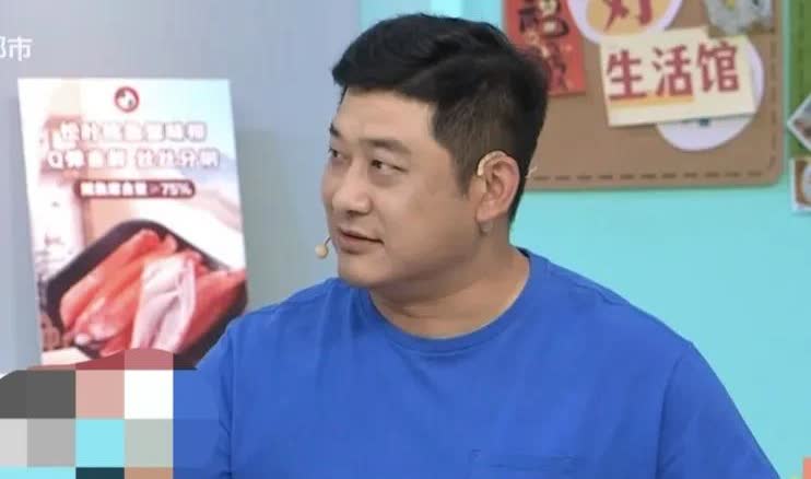 许久未出镜露脸的上海台主持人李强，近日亮相美食综艺节目。原来，他已经是两个女儿的