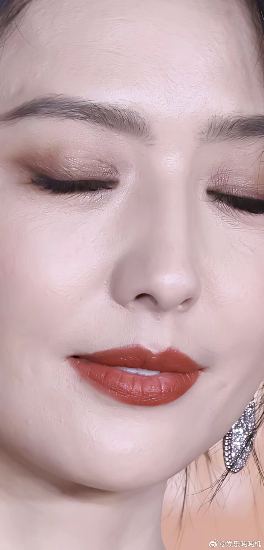 佟丽娅美不美？你说了算！看看她的高清脸部表情包，你还会说她不美吗？