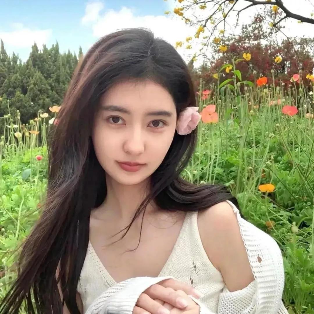 在花海中打卡，感受春天的美好🌸💐我在花海中赏花唯美花海拍照花海氛围照春