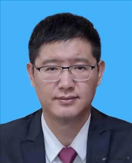 昔日的学霸竟腐化成如今的“六毒”俱全的干部，真是让人震惊又让人惋惜……他叫李