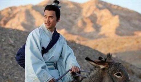 古代上京赶考的可不是书生，而是举人，都是有功名在身的，这些人走的全是官道，官道上