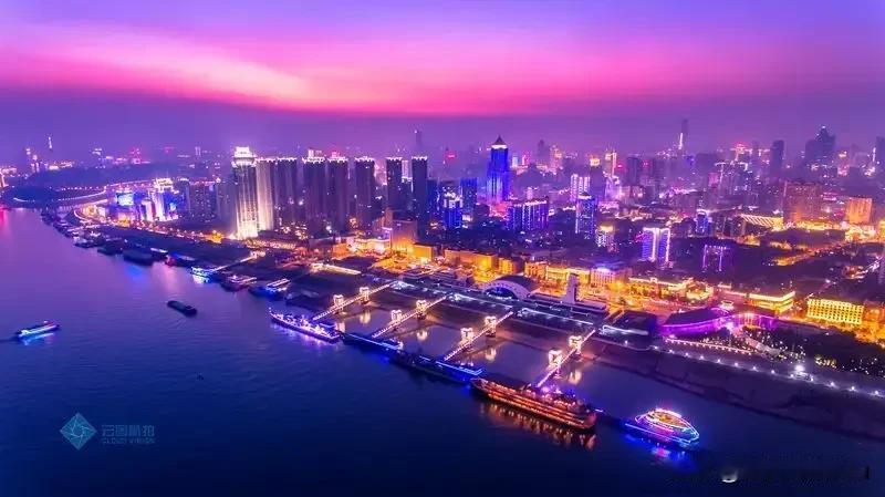 武汉三环内土地趋于饱和，城市发展战略已向三环外扩张，以拓展新空间承接人口和产业转