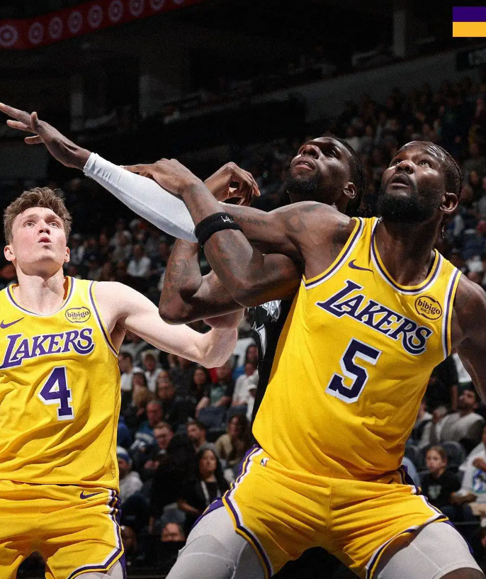 看海斯和艾顿，大家知道为啥季后赛打不过森林狼了吧湖人没有中锋，这个缺陷是致命的