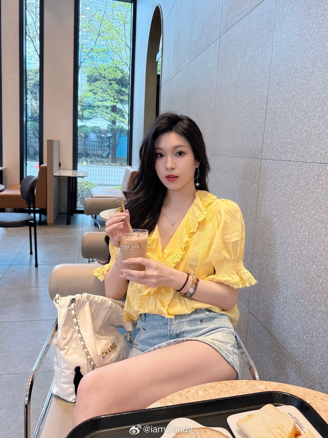 💛🩵​​​