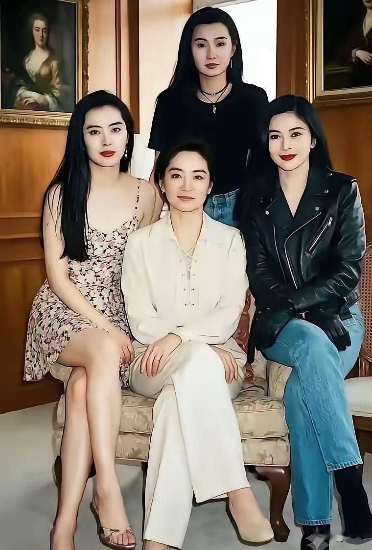 四大美人难得同框，都是当年红极一时的高颜值女神。你能叫出全部人的名字吗？猜猜画面