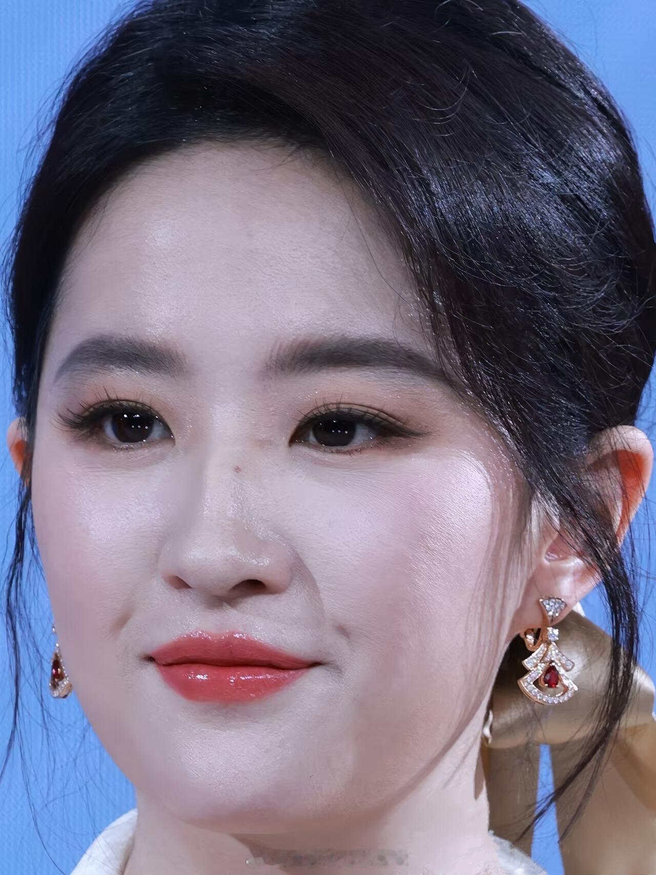 这才是现实里看到的刘亦菲