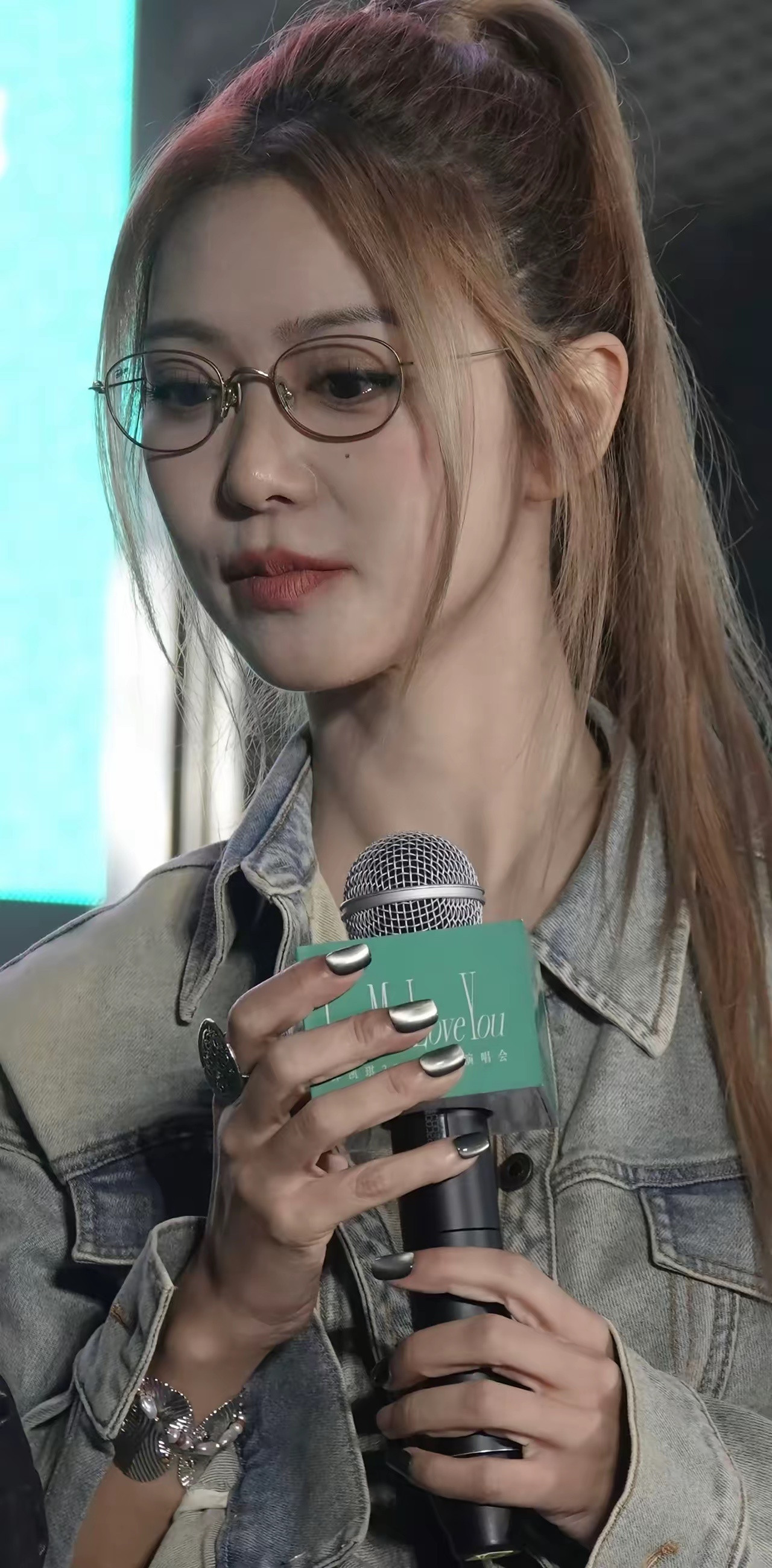 狠狠夸！薛凯琪不愧是港圈保养标杆，这状态也太好了吧，完全看不出岁月的痕迹，港妞的