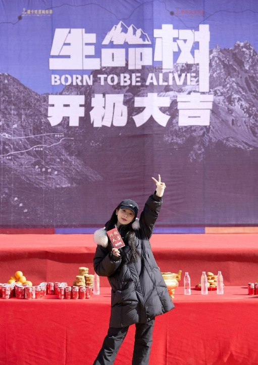 杨紫生命树开机物料，被这满屏的质感惊喜到了！从胡歌和其他男演员脸上，我们看到了