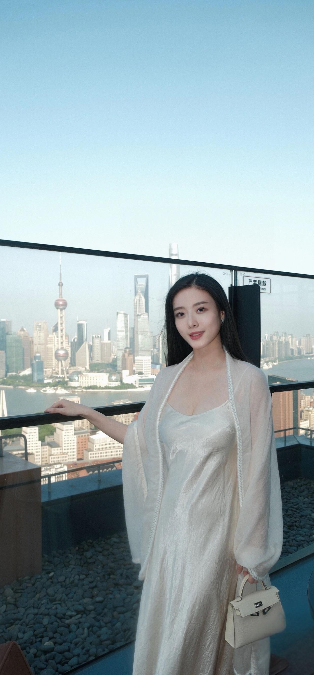 端庄大气的朋友相聚[比心]端庄大气