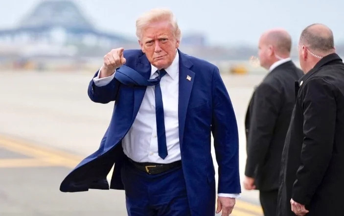 【特朗普回应马姆达尼：对我客气点，你很多东西需要我批呢】虽然遭遇美国总统特朗普的