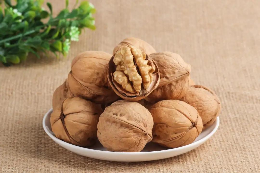 肝病元凶竟是核桃？脂肪肝患者已中招！这3类人快住嘴常被捧为“脑