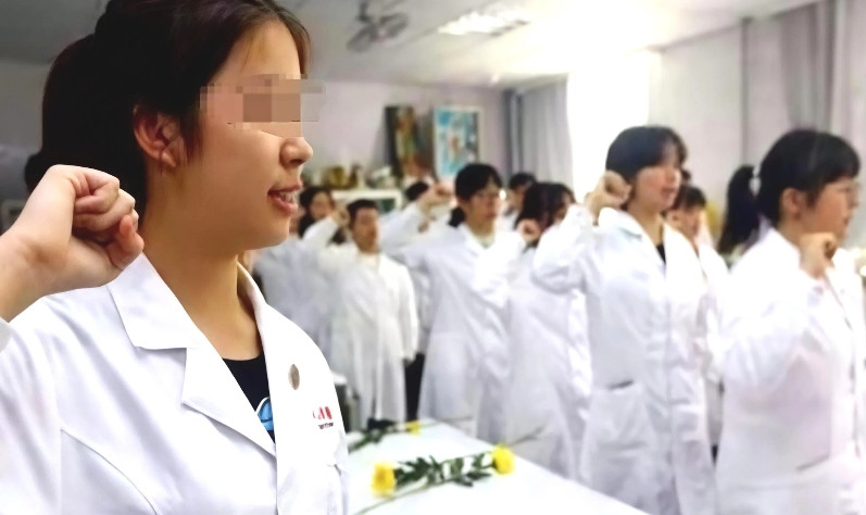人无信不立！四川雅安，一定向医学生在享受了政策本科毕业后，先是向乡镇卫生院承诺“