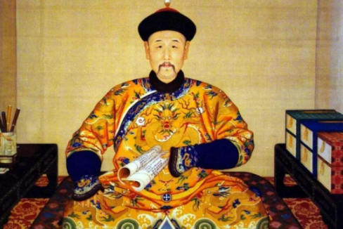 1722年冬天，康熙皇帝病逝于畅春园。消息传到紫禁城时，整个皇宫的空气仿佛被瞬间抽干。大臣们跪在雪地