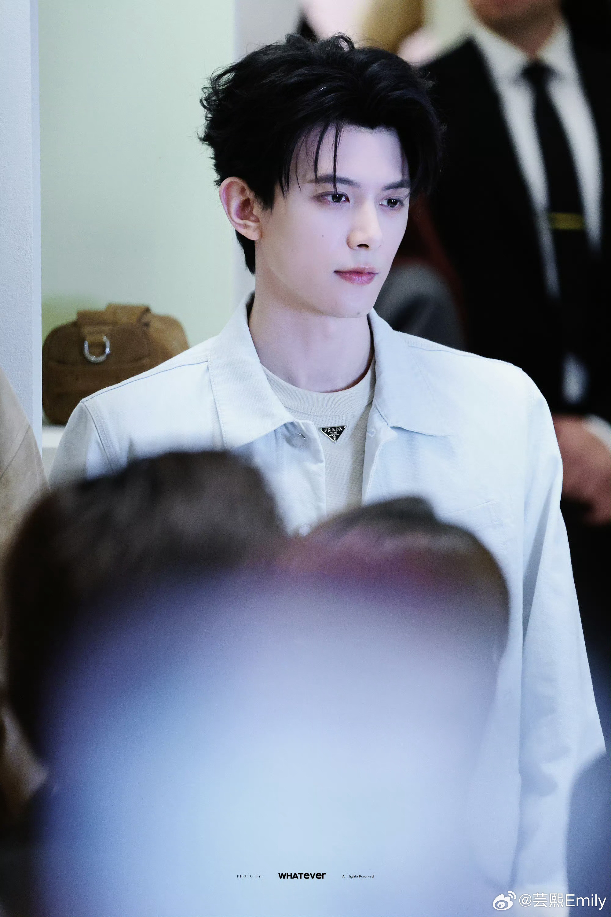 愚人节站姐团建上海Prada品牌活动“中年得粉”的邓凯太可爱了，被逗笑了