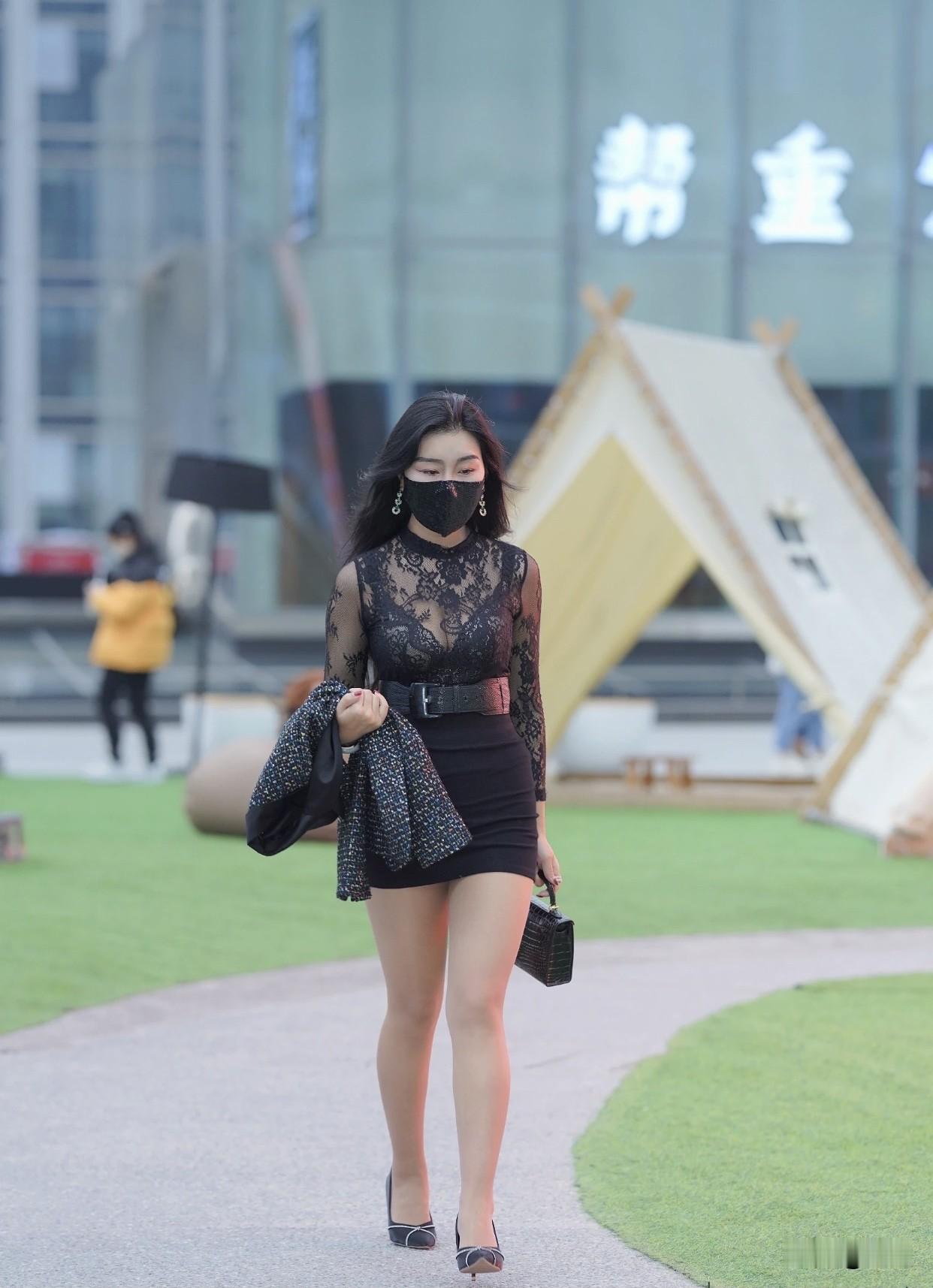 东方美的高级感能有多惊艳?黑衣美人，步履生莲。