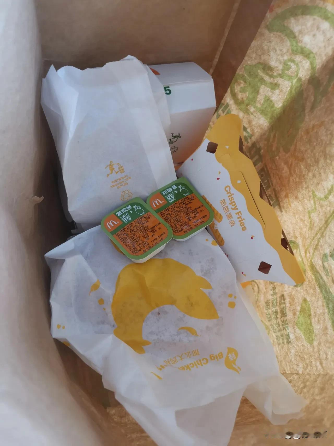 我现在去外面吃饭，一般首选肯德基、麦当劳，不是因为好吃，也不是因为经济实惠，而是