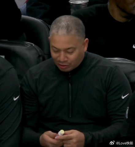 泰伦·卢刚刚开玩笑说，伊维察·祖巴茨最近告诉我，里克·卡莱尔会让祖巴茨多投三分球