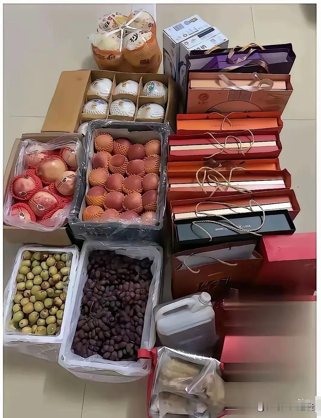 中秋节走亲戚就是费钱呢，媳妇那边🈶五个叔叔，逢年过节去的时候，每家都得准备五份