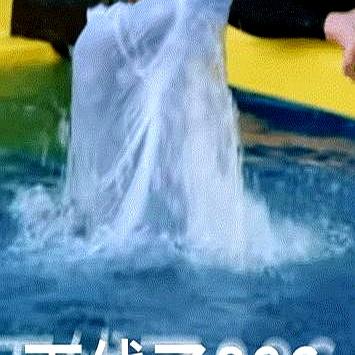 鹿晗做发型必遇水！这综艺玄学太逗五哈第六季里，他精心弄的卷发，遇上接水游