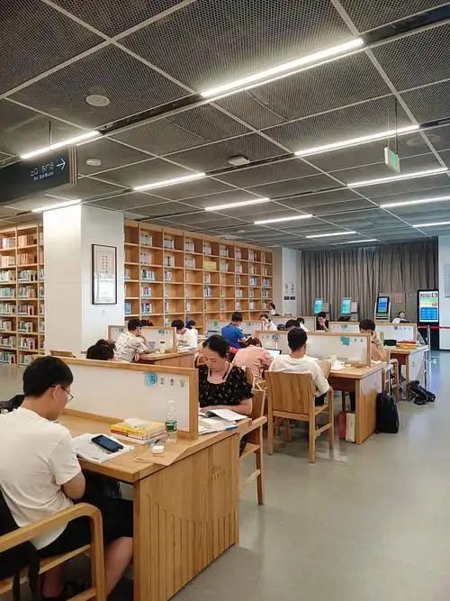 占座超30分钟自动弃座没什么毛病，十来分钟还可以接受，但是30分钟会不会也有点短