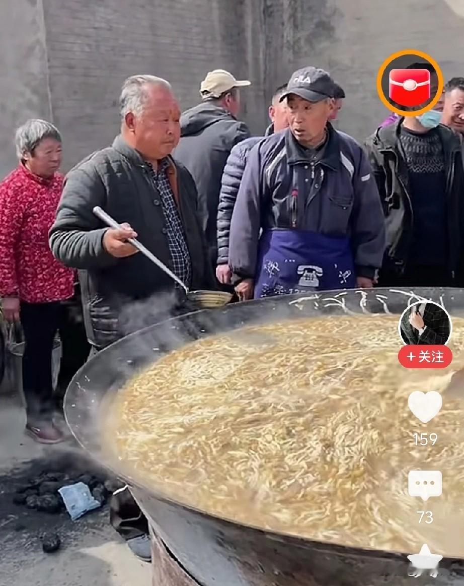 刚刷到安阳大锅面，据说一锅能煮2000碗。有安阳的朋友吗？我想问问，这面是同时