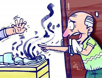 遇到往走廊放鞋的邻居怎么办？生活中最讨厌这样的邻居，他们把自家的臭鞋放到走廊里