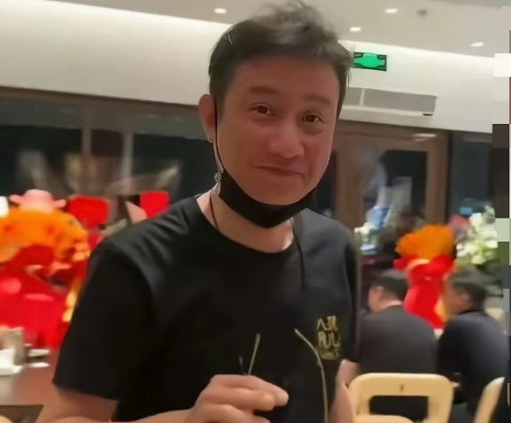 文章太让人震惊了果然还是瘦死的骆驼比马大，文章虽然在娱乐圈因为与姚笛的事情，已