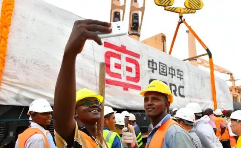 基建、手机、电网全是中国造，非洲手机却满是抹黑中国的内容。非洲一半以上通信基