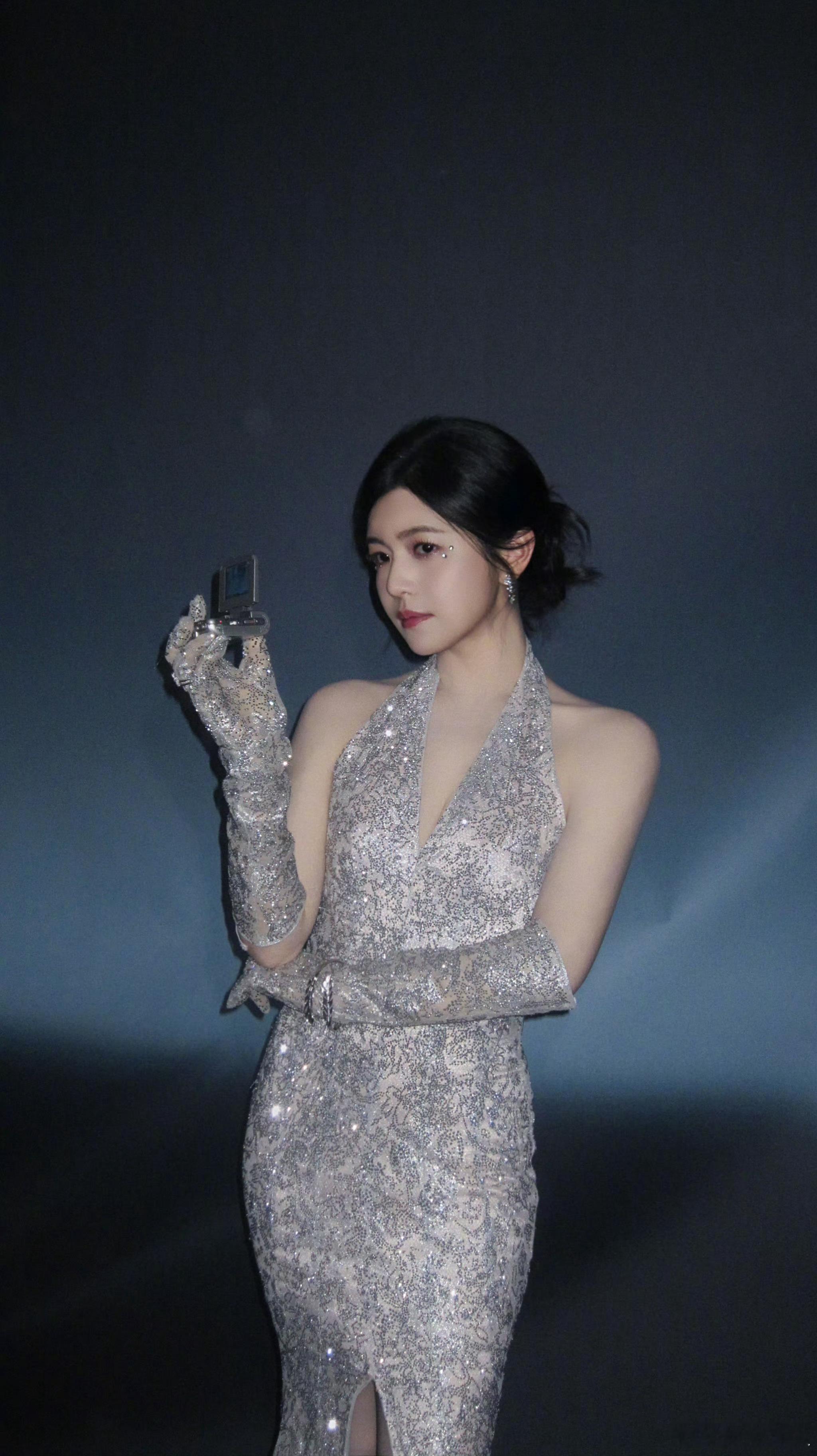 陈妍希的脚可以拆石膏了陈妍希的脚伤快好了陈妍希报备脚伤伤情，马上就可以拆线啦距