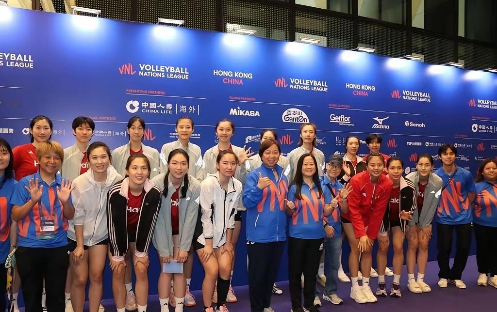 国家队那帮小姑娘，年纪小都有资格打世青赛，图眼前成绩拿个冠军，可以说跟碾压似的，