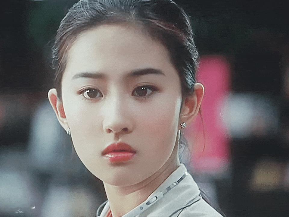 刘亦菲真的是从小美到大，神仙姐姐名不虚传～[比心][比心][比心]VOGUE二十周年女
