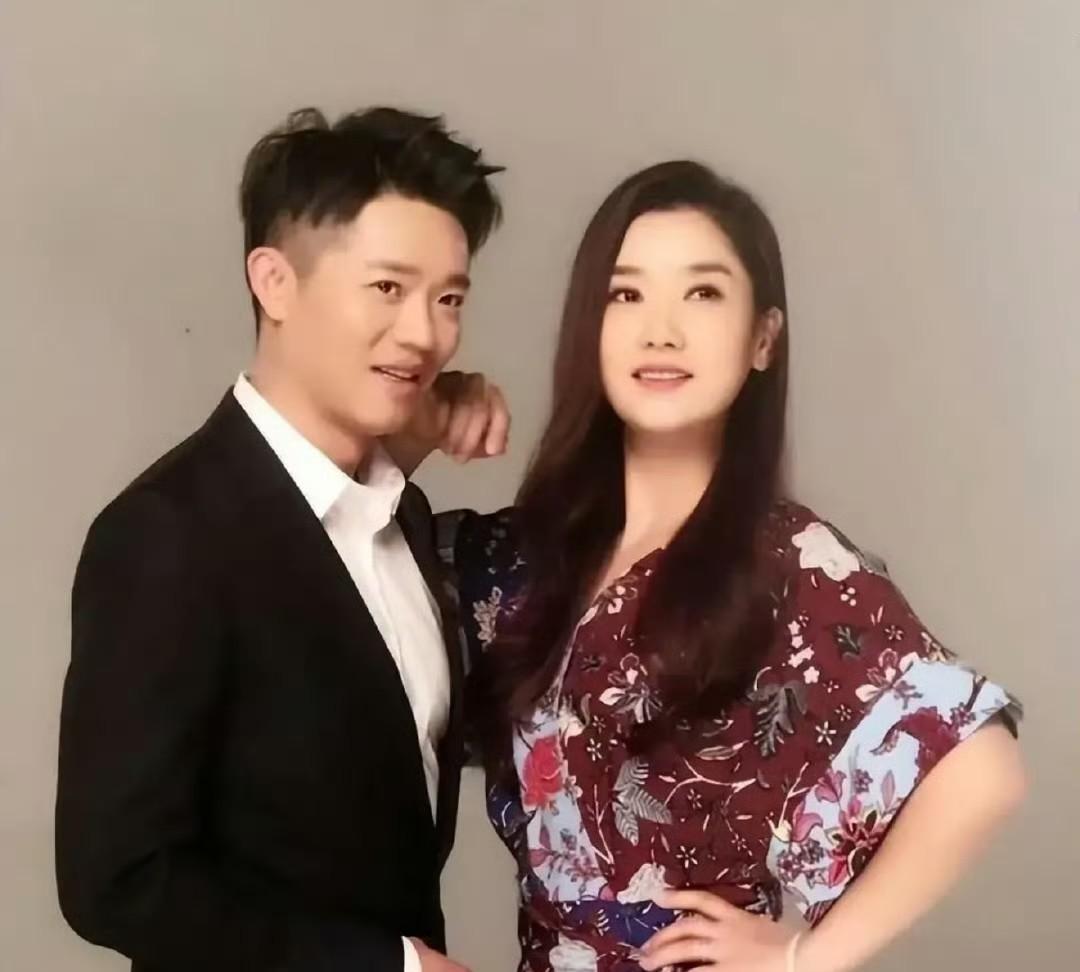 民意还是没打过资本，凤凰传奇天津演唱会取消了，声明表示曾毅感冒，天津演唱会取消，