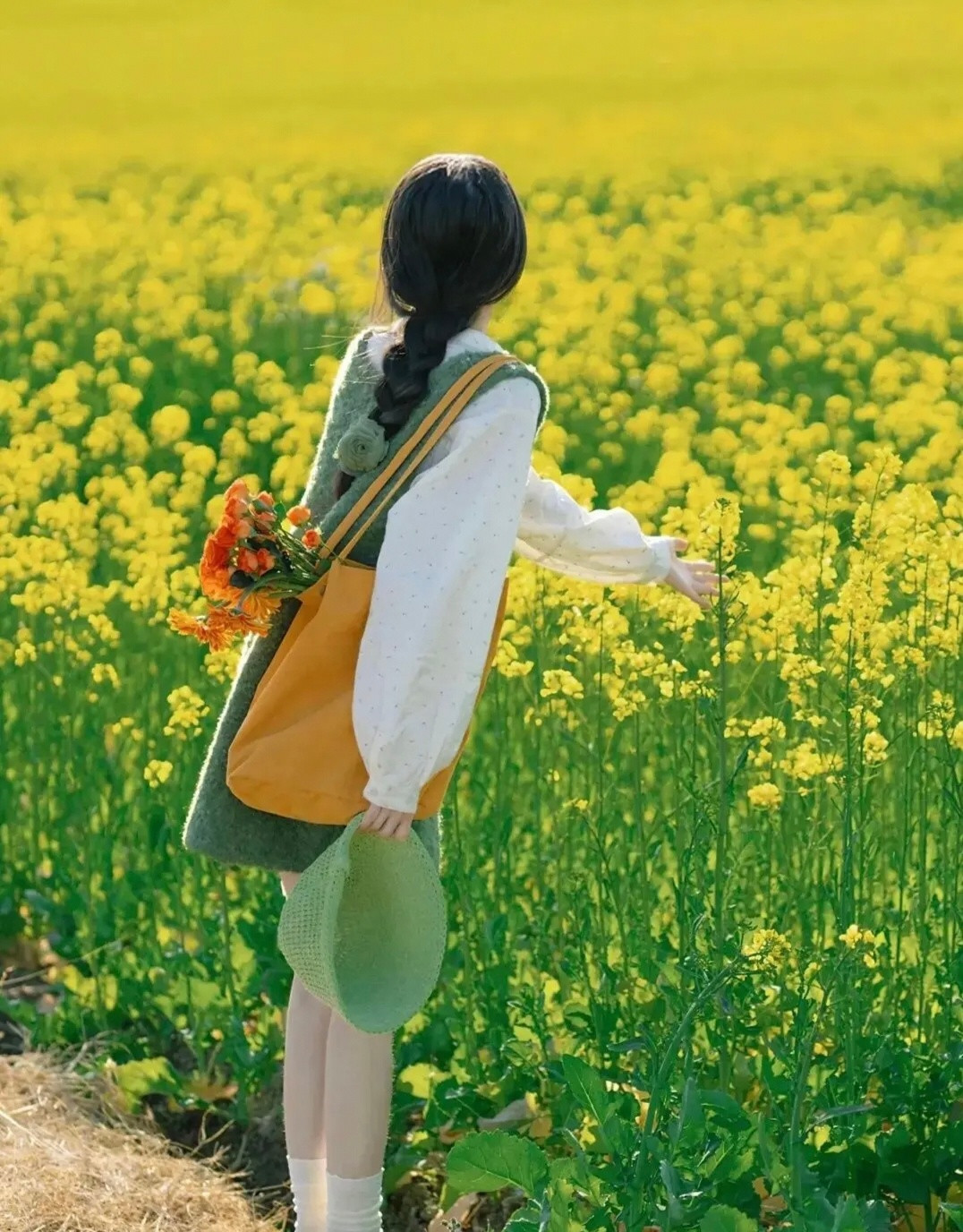 杨绛曾说：“一个女人最重要的能力，不是你把自己打扮得多么漂亮，也不是你挣钱有多厉