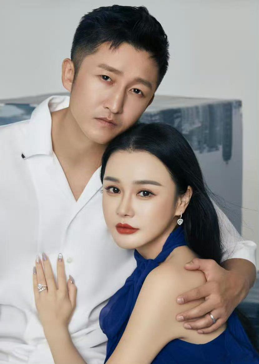 冉莹颖自曝未婚先孕在综艺里谈起往事，当年和邹市明处于争吵冷战阶段意外怀孕，手握央