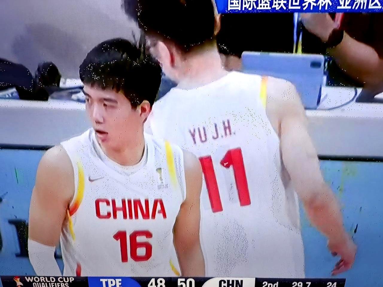 竞技体育的残酷，往往浓缩在短短三十秒里。对阵中国台北队半场结束前，焦泊乔终