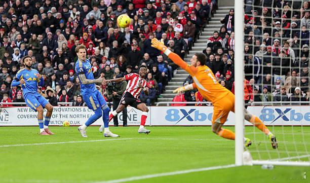 桑德兰vs利兹联这是阿丁格拉转会到桑德兰之后，第一个进球。20岁小将，2000