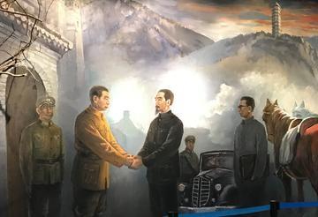 我们现在说“西安事变”，只提张杨二人活捉了蒋介石，促成了共同抗日，但是“西安事变