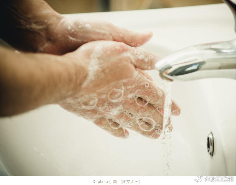 #洁癖男生不吃食堂饭不上学校厕所#【15岁男孩过度追求干净，不喝学校的水，不吃食