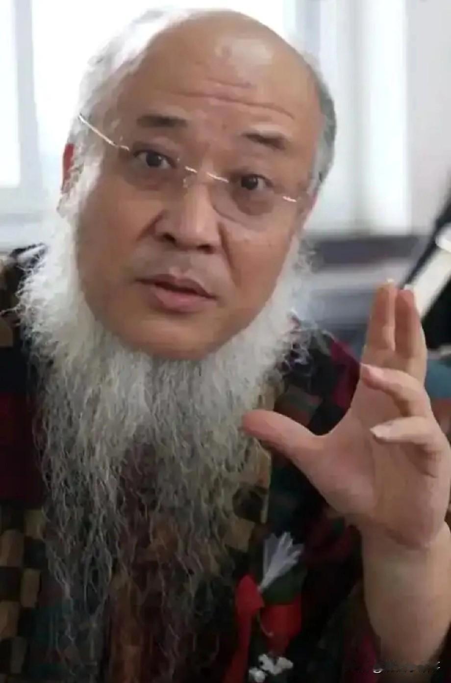 2011年，53岁的画家杨彦花4000万，娶了24岁的非洲新娘，婚后妻子生下两个