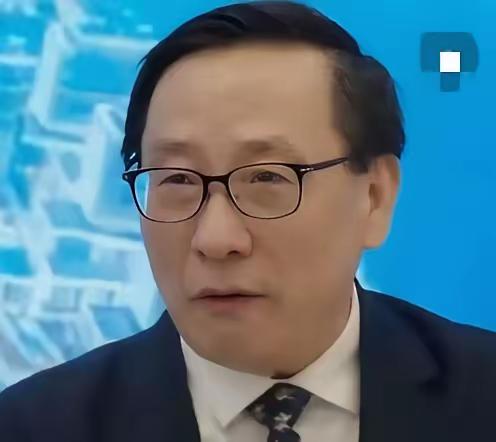 那个瞬间，我鸡皮疙瘩都起来了，BBC的直播间，对面坐着那个逃犯，高志凯就那么平静