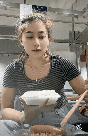 你别吓我…火腿肠呢？😯