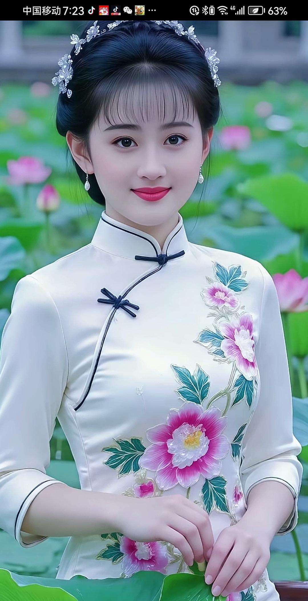 #诗词每天打卡#《七律·旗袍雅韵》/马进鹏素衣裁得玉精神，花绽襟前意态真。